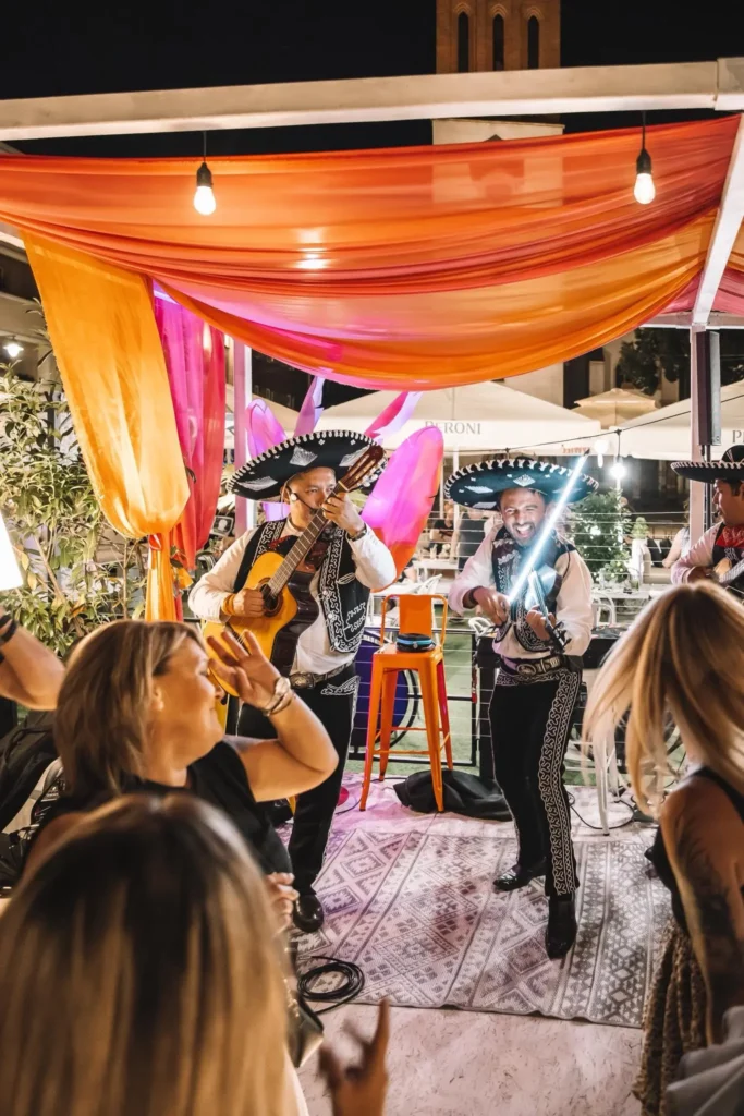 Trio Mariachi Sombrero Negro grający na żywo na evencie w Bytomiu